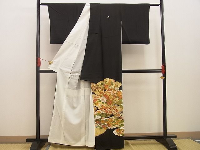 平和屋野田店■豪華黒留袖　駒刺繍　鳳凰雲取り吉祥花文　金彩　逸品　BAAC5448xi_画像3