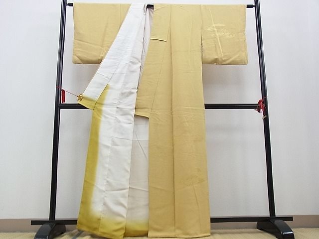 平和屋野田店■付下げ　色無地　雲取り扇面吉祥地紋　黄朽葉色　逸品　BAAC7821kg_画像3