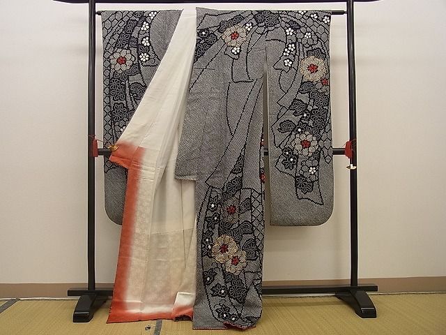 平和屋野田店■豪華振袖 総絞り 駒刺繍 束ね熨斗草花文 黒地 金糸 逸品 BAAC8597xiの画像3