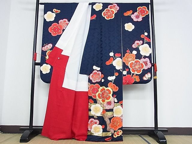 平和屋-こころ店■豪華振袖 駒刺繍 紅白梅 金彩 正絹 逸品 AAAD0612Bnpの画像2