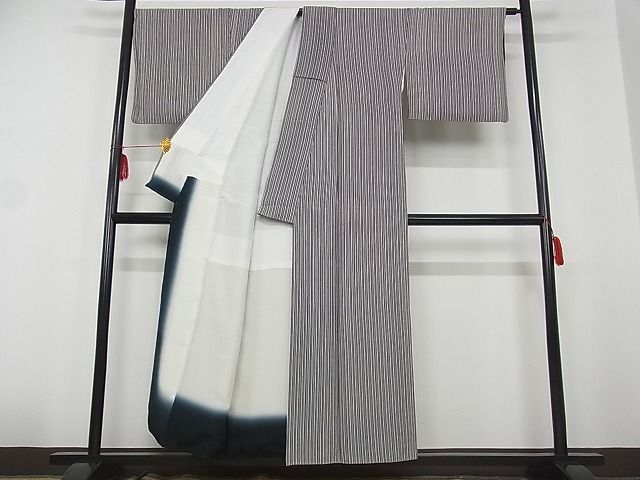 平和屋-こころ店■上質な小紋　縞　着丈151.5cm　裄丈67.5cm　正絹　逸品　AAAD4673Bwt_画像2