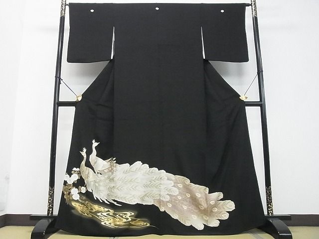 平和屋2■豪華黒留袖 流水孔雀花文 金彩 逸品 DAAA0527eaの画像1