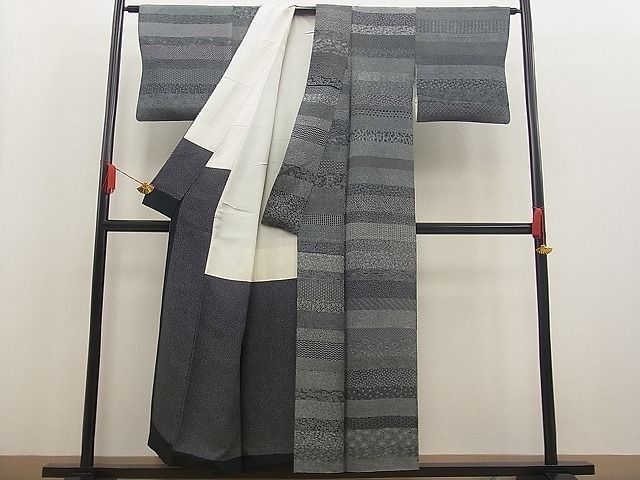 平和屋川間店■江戸小紋　小紋師　基之作　横段寄せ小紋柄　黒地　逸品　n-ab0836_画像3