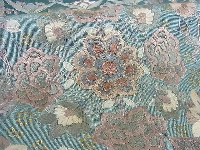  flat peace shop 2# finest quality China three large embroidery swatou embroidery . head embroidery total embroidery visit wear regular .. flowers and birds writing .. dyeing gold paint excellent article DAAB7918ps