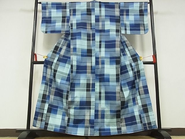 平和屋-こころ店■本場大島紬 格子 着丈157.5cm 裄丈64cm 正絹 逸品 AAAD0303Bzgの画像1