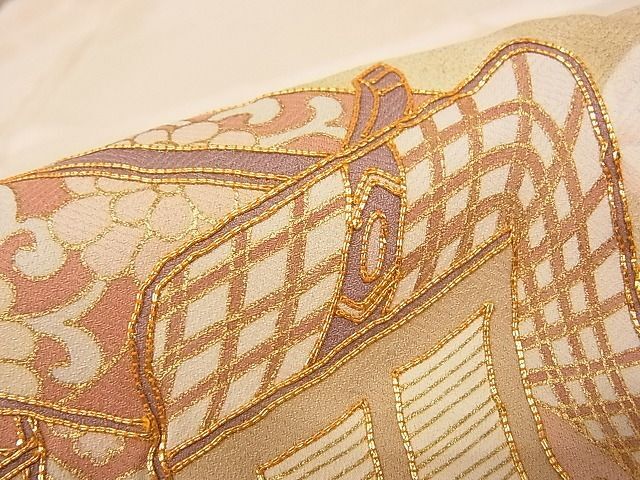 平和屋川間店■豪華色留袖　駒刺繍　御所車花文　暈し染め　金彩　着丈155cm　裄丈61cm　正絹　逸品　A-wj3446_画像6