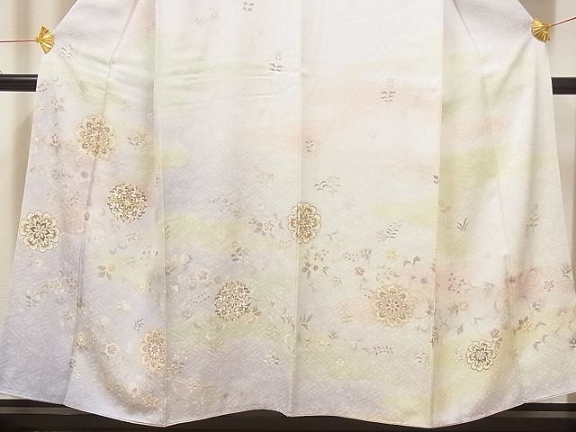 平和屋-こころ店■訪問着　駒刺繍　花唐草文　暈し染め　金糸　正絹　逸品　未使用　AAAD4287Ata_画像3