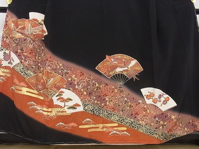 平和屋川間店■豪華黒留袖　扇面花鳥文　暈し染め　金彩　着丈156.5cm　裄丈61cm　正絹　逸品　B-ag4686_画像3