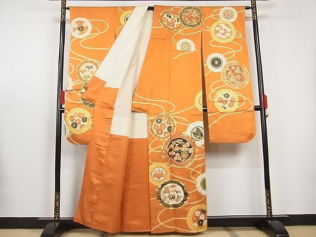 平和屋-こころ店■豪華振袖 駒刺繍 吉祥草花丸文 金通し地 金彩 着丈157.5cm 裄丈62.5cm 正絹 逸品 A-br7084の画像2