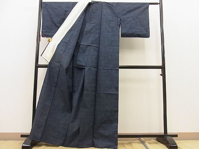 平和屋野田店■本場大島紬 単衣 泥染め 7マルキ 吉祥花文 逸品 BAAC9346fwの画像3