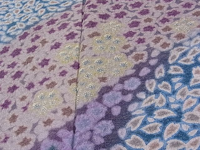 平和屋1■訪問着　相良刺繍　重ね絞り　朧染　流水草花文　金通し地　逸品　CAAC2347hy