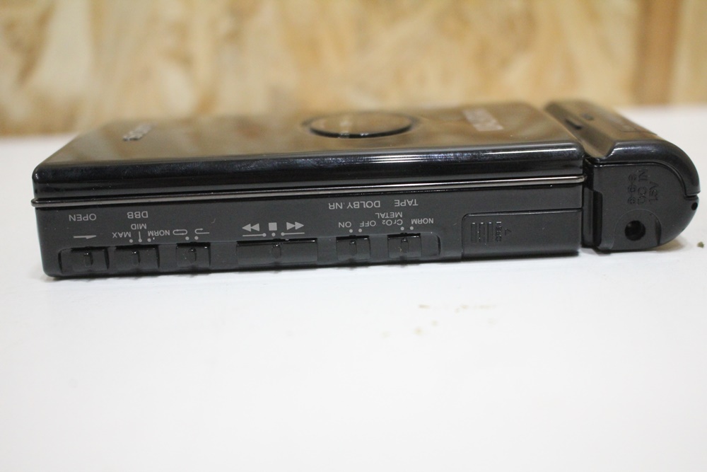 TH03249 SONY WM-609 WALKMAN カセットプレーヤー 通電不可 ジャンク品の画像9