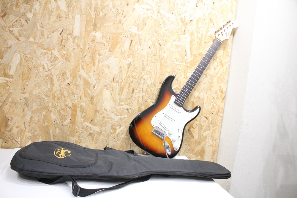 SH03371 Squier Fender ストラト エレキギター シリアルナンバーCOB090867812 音出確認済 中古品の画像1