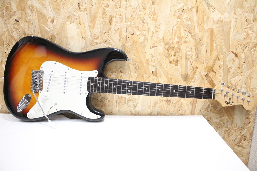 SH03371 Squier Fender ストラト エレキギター シリアルナンバーCOB090867812 音出確認済 中古品の画像2