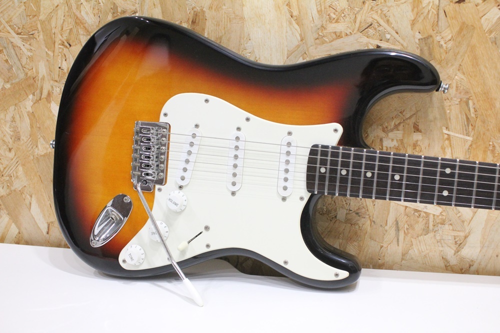 SH03371 Squier Fender ストラト エレキギター シリアルナンバーCOB090867812 音出確認済 中古品の画像4