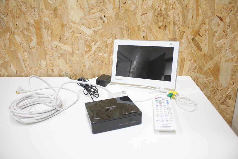 TH04018 Panasonic UN-10E6D портативный телевизор 16 год производства рабочее состояние подтверждено б/у товар 