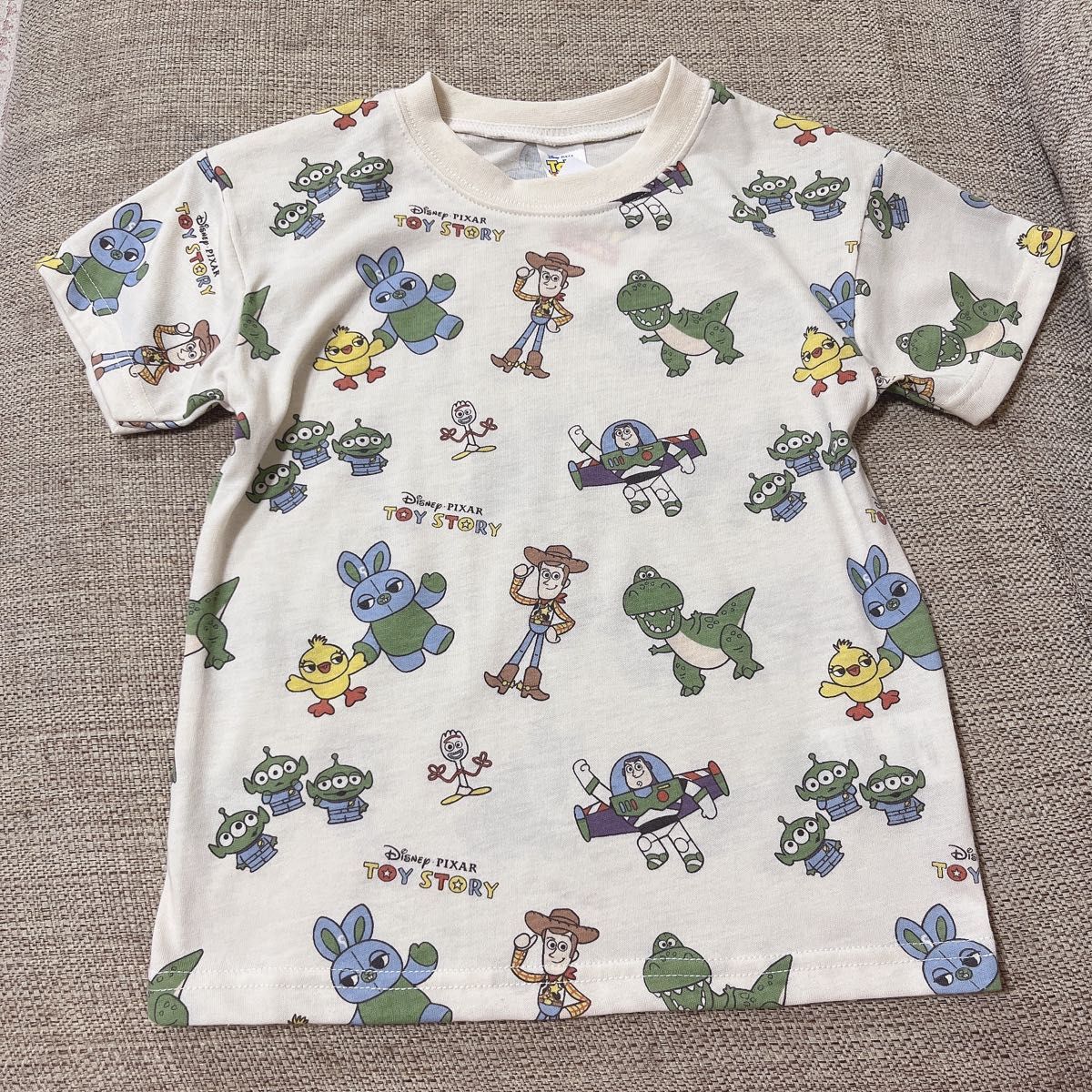 トイストーリー Tシャツ　半袖　toystory ディズニー　ウッディ　バズ　西松屋　しまむら　バースデイ