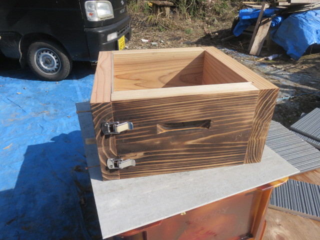 蜜蜂巣箱 日本蜜蜂用重箱式巣箱の観察窓付き継箱 内寸２３０ｍｍ用の画像4