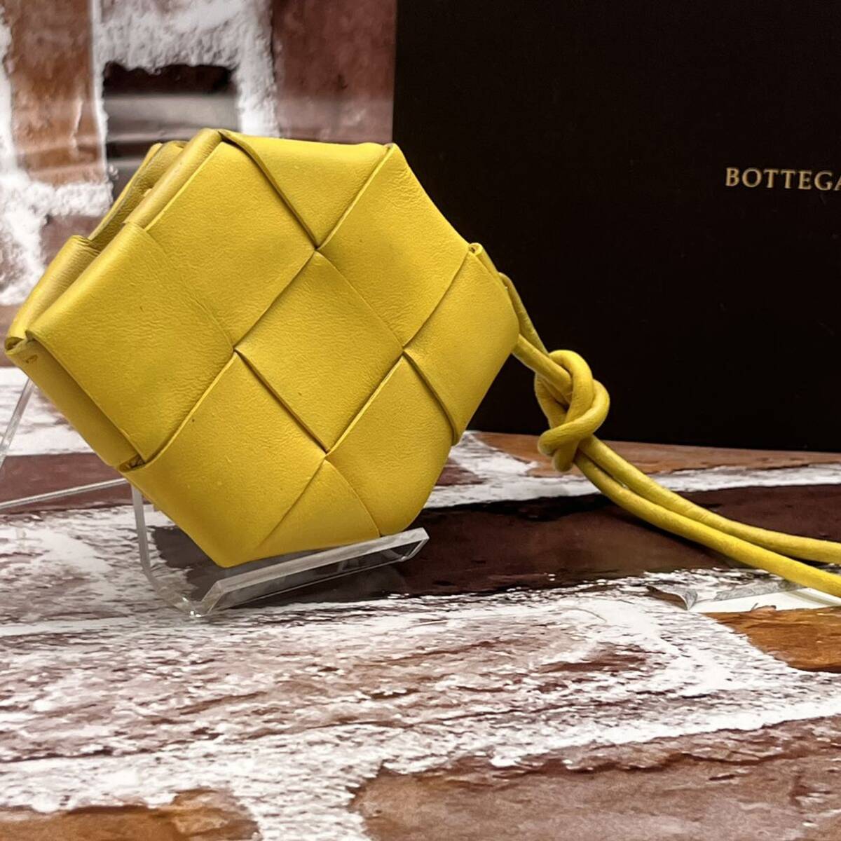 『現行 希少デザイン』BOTTEGA VENETA ボッテガ・ヴェネタ マキシイントレチャート カセット 小銭入れ コインケース レディース メンズの画像1