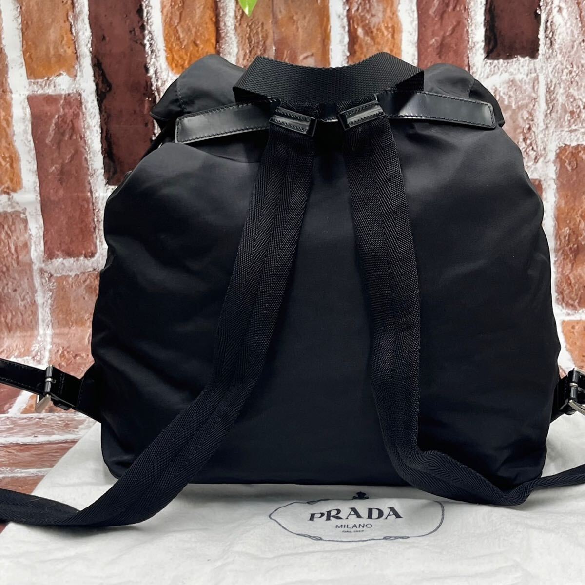 美品 PRADA プラダ B2811 テスートナイロン 巾着型 リュックサック バックパック レディース メンズ ブラック系 黒 レザー 