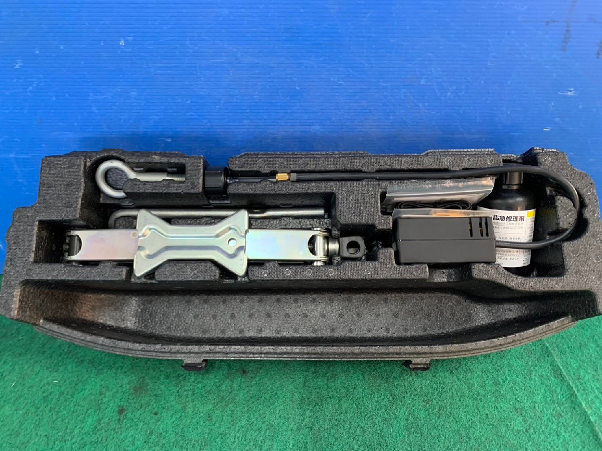 N-BOX N box JF4 погруженный в машину инструмент комплект для ремонта проколотой шины домкрат компрессор [S/9349]