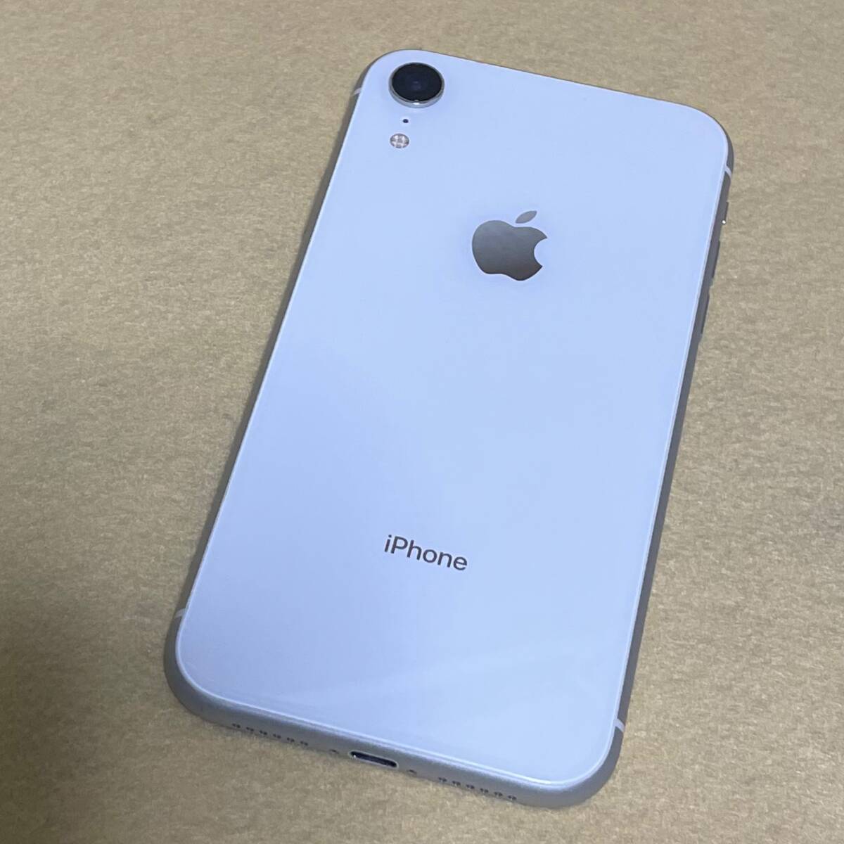 iPhone XR White 64 GB au SIMロック解除済み スマートフォン iPhone XR White 64 GB au SIMロック解除済み スマートフォン
