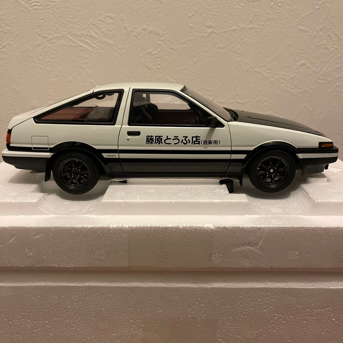 AUTOart 1/18　トヨタ スプリンター トレノ (AE86) 頭文字 D プロジェクトD ファイナルバージョン