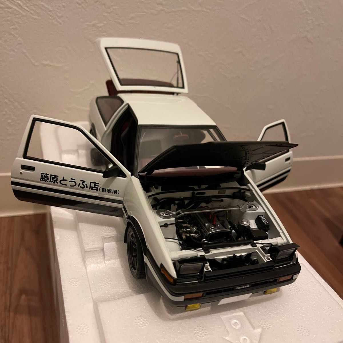 AUTOart 1/18 トヨタ スプリンター トレノ (AE86) 頭文字 D AUTOart 1/18 トヨタ スプリンター トレノ (AE86) 頭文字 D