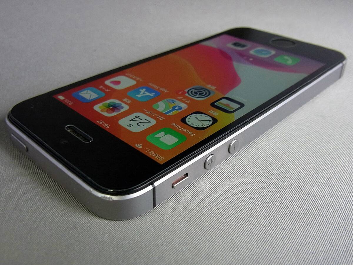 アップル Apple iPhone SE 第1世代 SIMフリー Space Gray 64GB 送料無料 (USED）の画像2