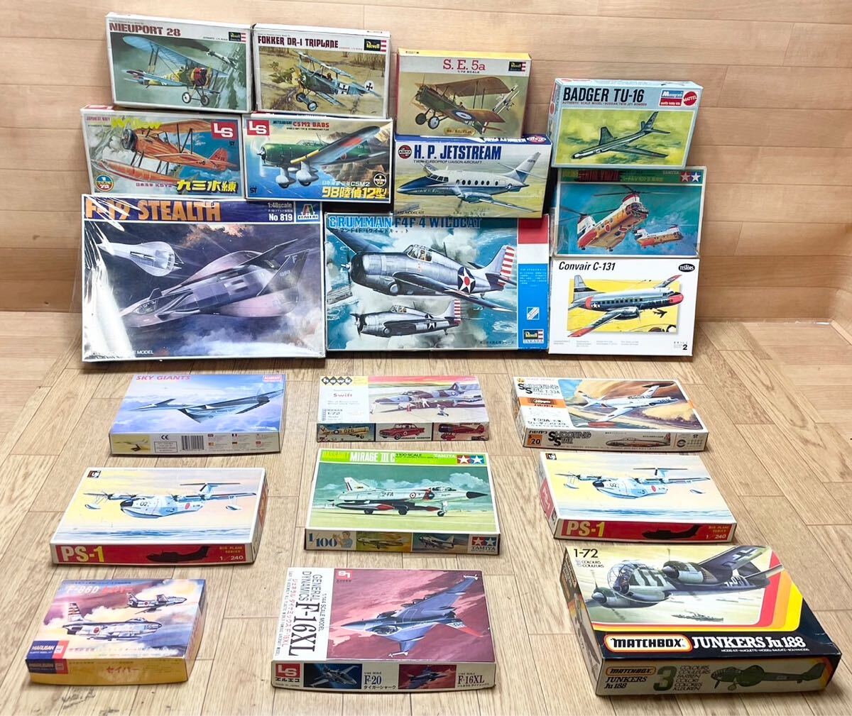 希少！ 未組立 多数 TAMIYA FUJI MARUSAN マルサン Revell 等 戦闘機 F-86D セイバー F-16XL 等 戦闘機 プラモデル 大量 まとめて 20点 C2の画像1