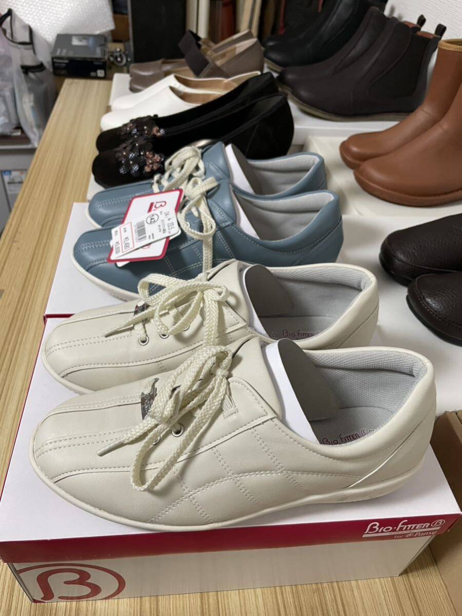 レディース スニーカー 靴 シューズ パンプス ブーツ等 大量 まとめ売り 10足セット 23cm〜23.5cmまで 未使用保管品あり 箱付きの画像5