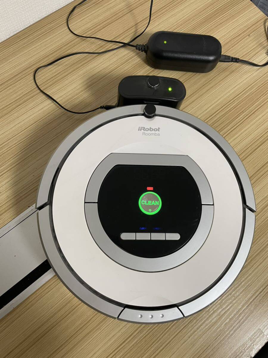 iRobot アイロボット Roomba ルンバ 760 ロボット掃除機 バーチャルウォール 2013年製 充電器 通電確認済み_画像2