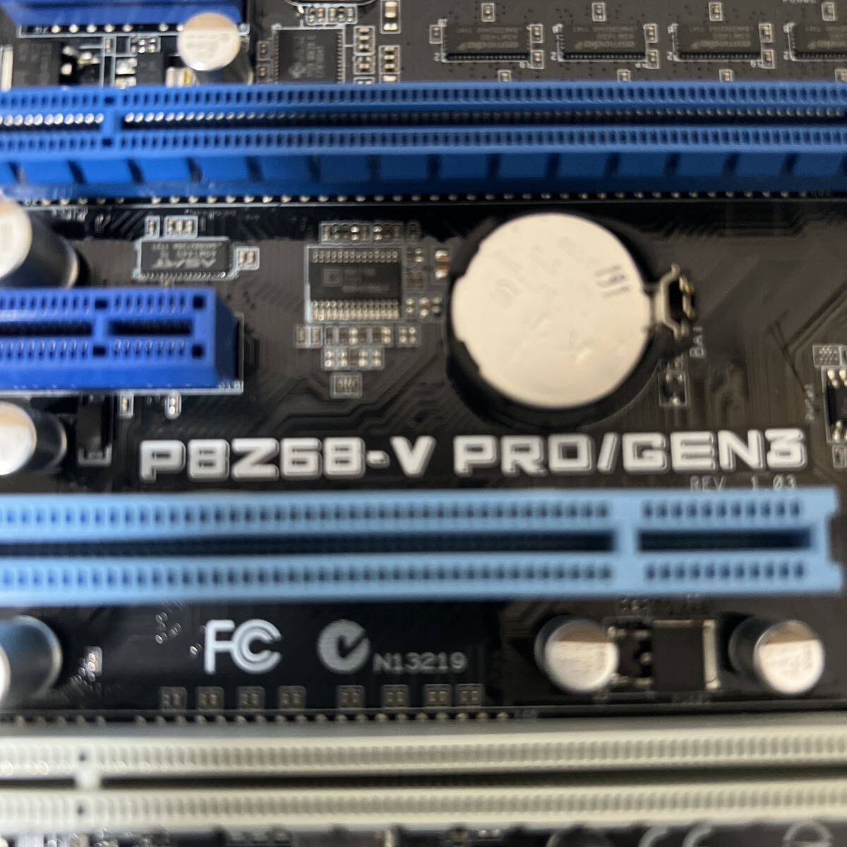 ASUS P8Z68-V PRO/GEN3 マザーボード メモリＩＯパネル付き LGA1155 中古動作品の画像2