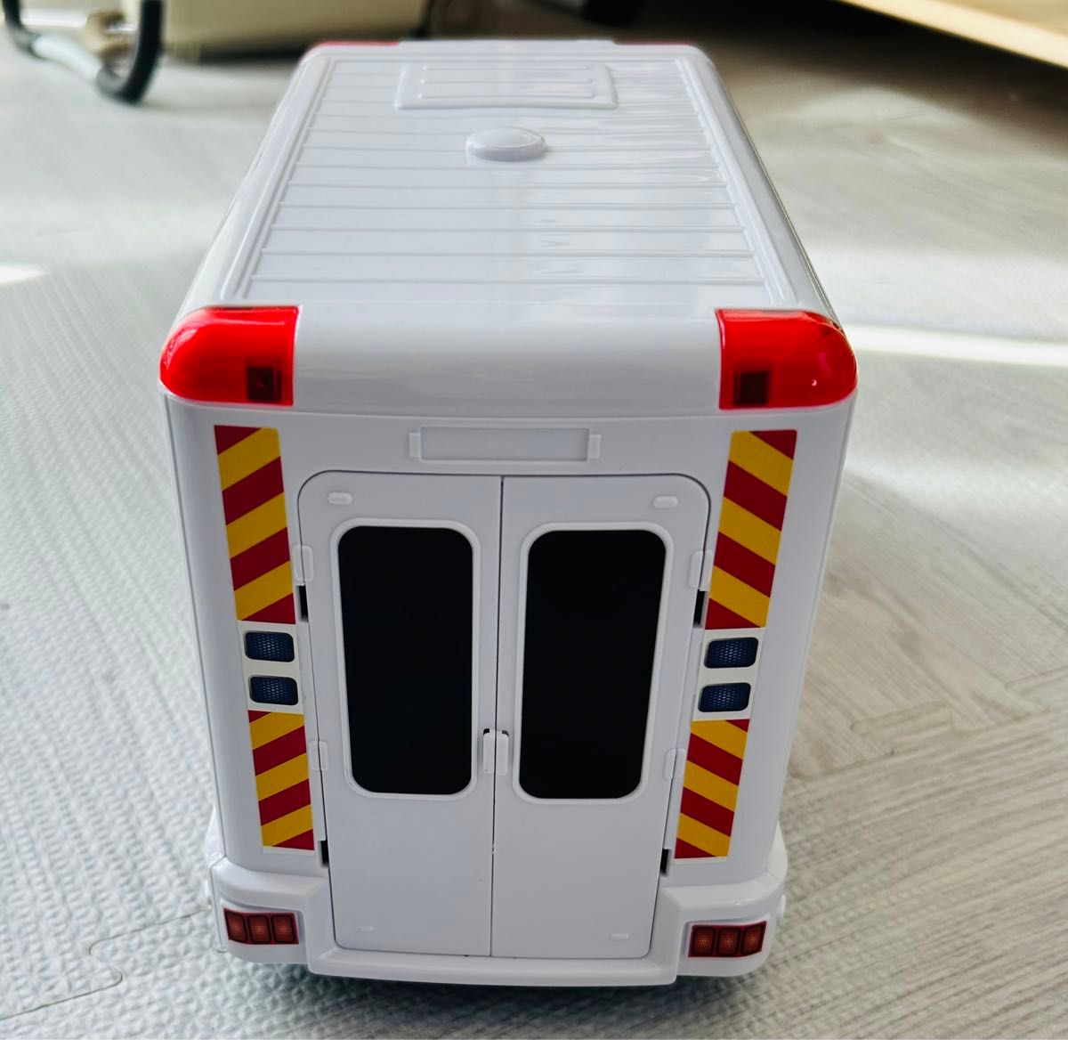 救急車 きゅうきゅうしゃ　ミニカー　おもちゃ　男の子　玩具