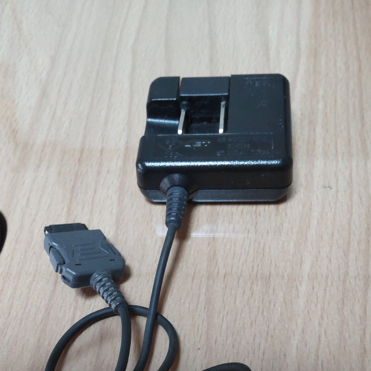 ドコモ らくらくホン ガラケー F-08C 卓上ホルダー 充電器付き ドコモ らくらくホン ガラケー F-08C 卓上ホルダー 充電器付き