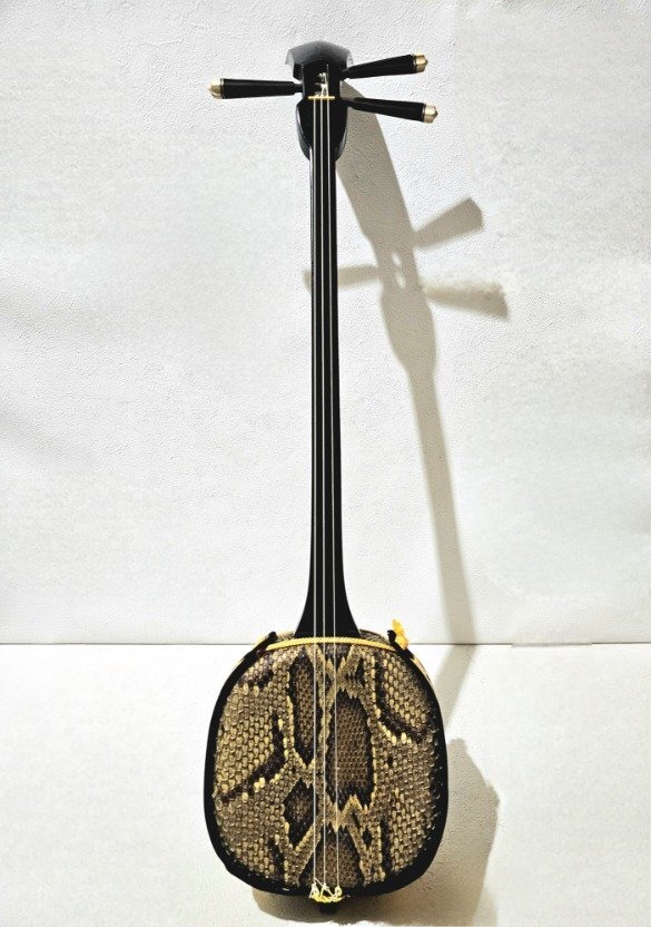 沖縄三線 蛇皮 三線 和楽器 弦楽器 民族楽器 演奏 初心者 レッスン 強化二重張りの画像1
