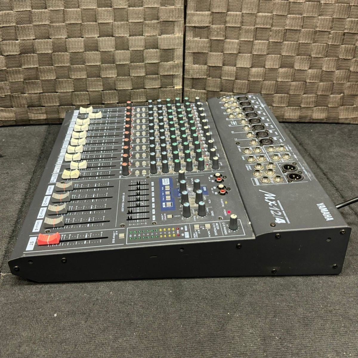 A822-O44-1058 YAMAHA ヤマハ MX12/4 アナログミキサー MIXING CONSOLE ミキシングコンソール ハードケース付き 通電OK ②の画像4