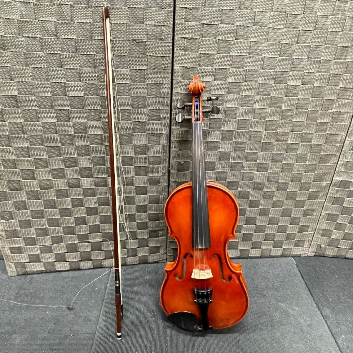 Y849-C4-1604 GEWA KARWENDEL 1987 VIOLIN ゲバ ヴァイオリン バイオリン 4弦 弦楽器 約全長52cm 弓/ハードケース付き ③の画像2