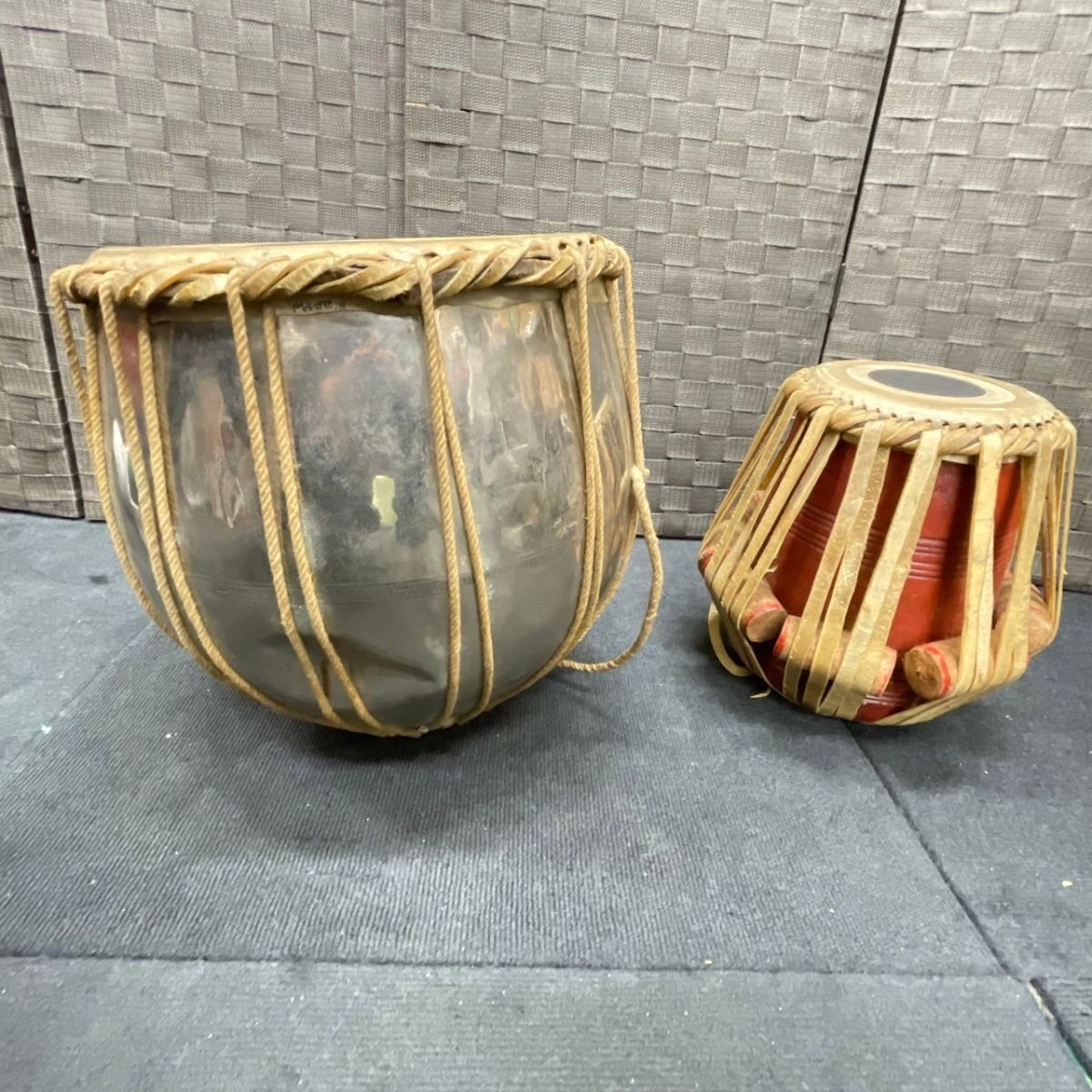 Y824-O18-3252 tabla baya タブラ バーヤ バヤ 2個セット インド 民族楽器 太鼓 打楽器 ③の画像4