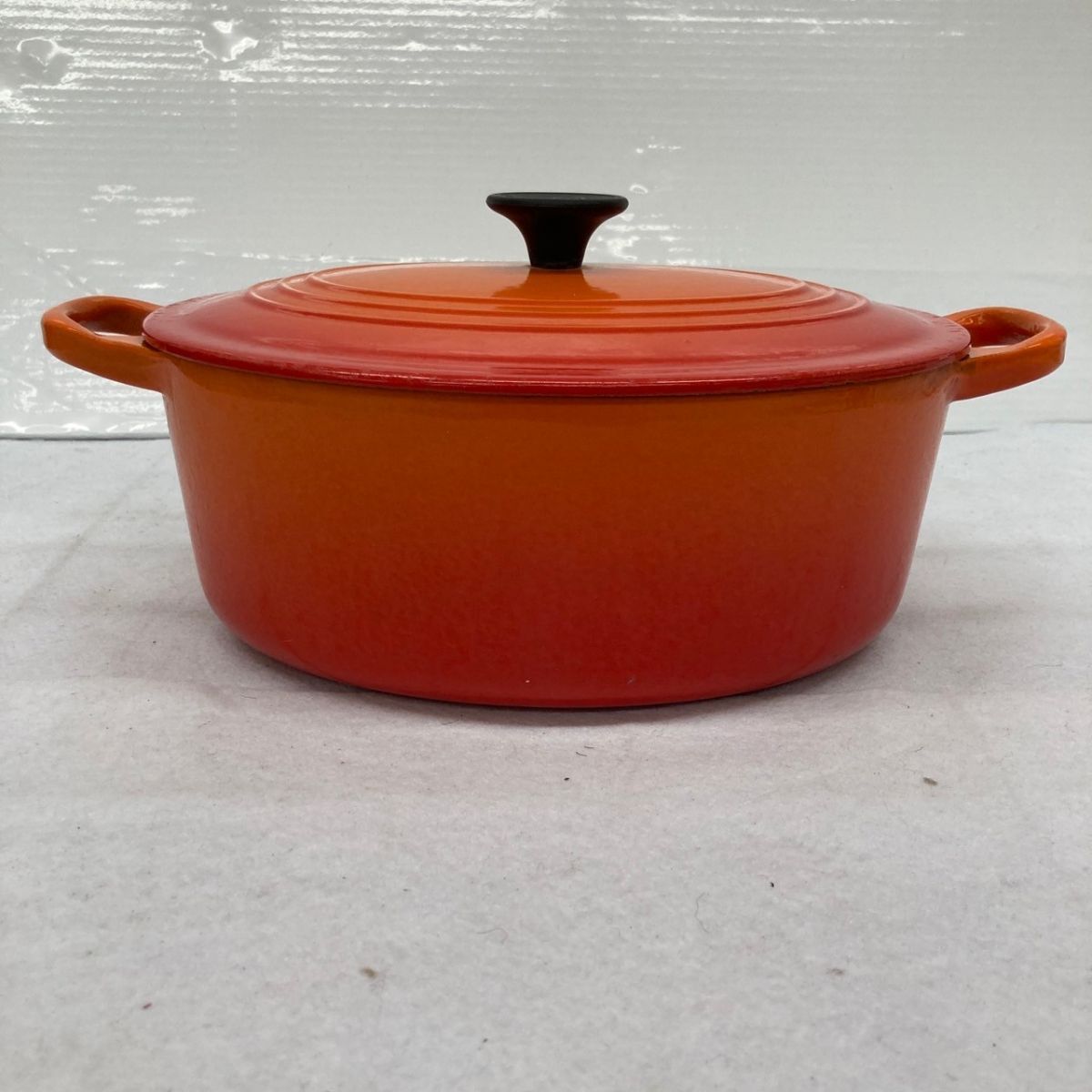 D158-O18-3267 LE CREUSET ル・クルーゼ ホーロー鍋 シグニチャー ココット・オーバル 25cm オレンジ系 約長径26×短径21×高さ10cm ②_画像4