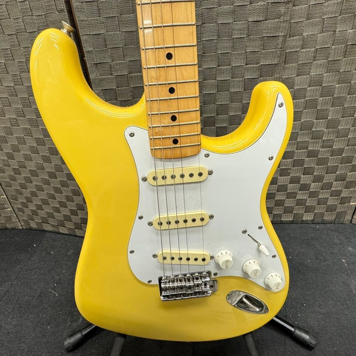D814-O50-164 Fender Japan フェンダー ジャパン STRATCASTER ストラトキャスター 黄色 オリジナルカスタムボディ ソフトケース 音出しOK⑥の画像3