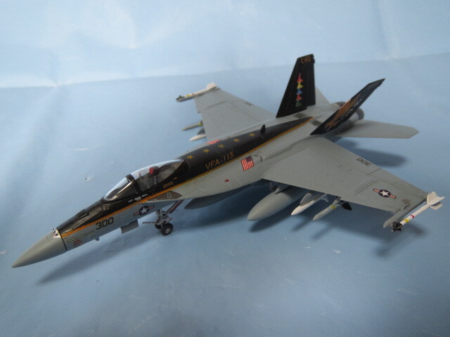 【リペイント完成品】1/144 『 F/A-18E SUPER HORNET 』第115戦闘攻撃飛行隊 イーグルス CAG機 (300)の画像1