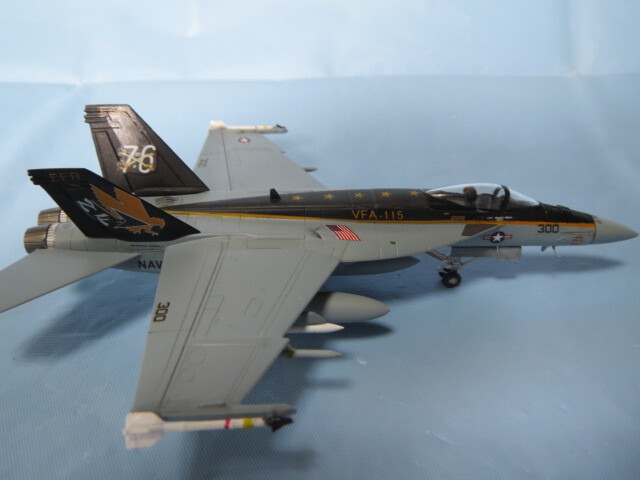 【リペイント完成品】1/144 『 F/A-18E SUPER HORNET 』第115戦闘攻撃飛行隊 イーグルス CAG機 (300)の画像3