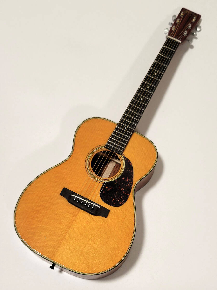 Martin 00-18v ミニチュアギター模型_画像1