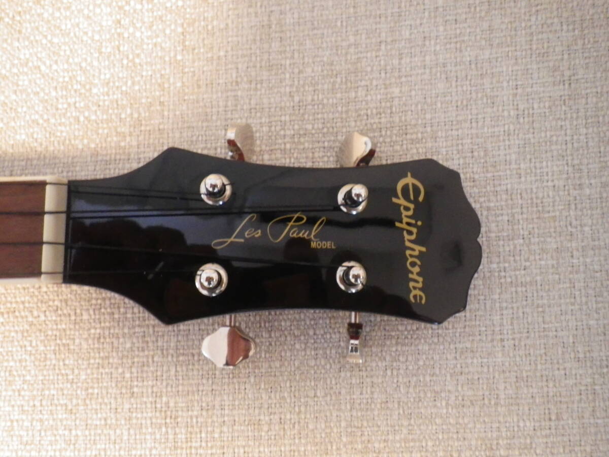 ☆Epiphone Les Paul Electric Ukulele Tenor Cherry Sunburst 超美品・ストラップ・専用ソフトケース付・オマケにギタースタンド付☆の画像5