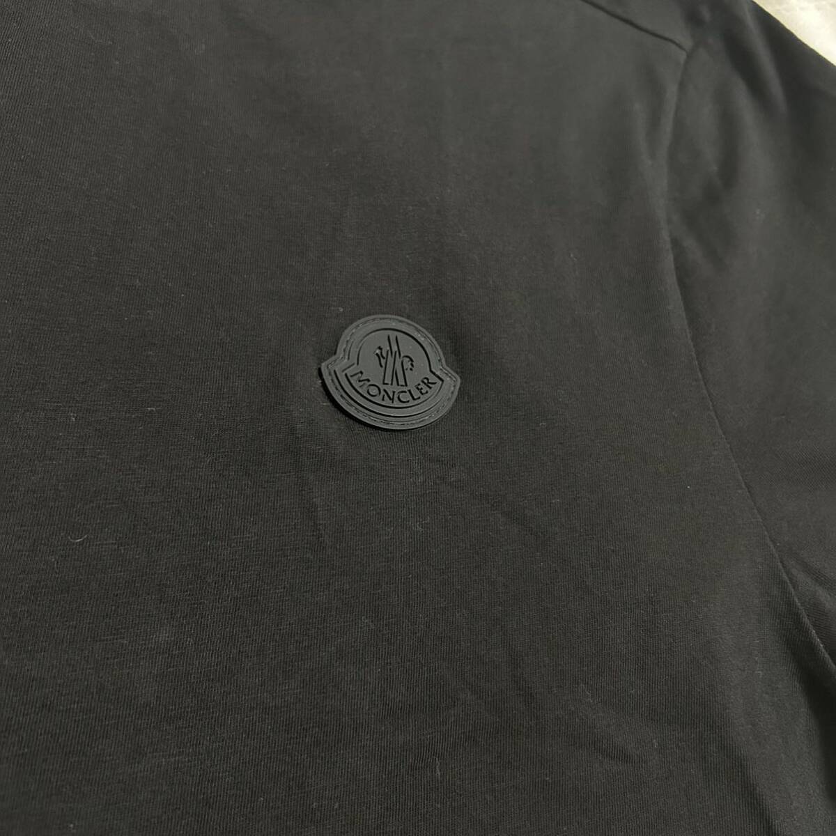 【最新作】【美品】MONCLER モンクレール　ラバーワッペン半袖Tシャツ　黒　M_画像5