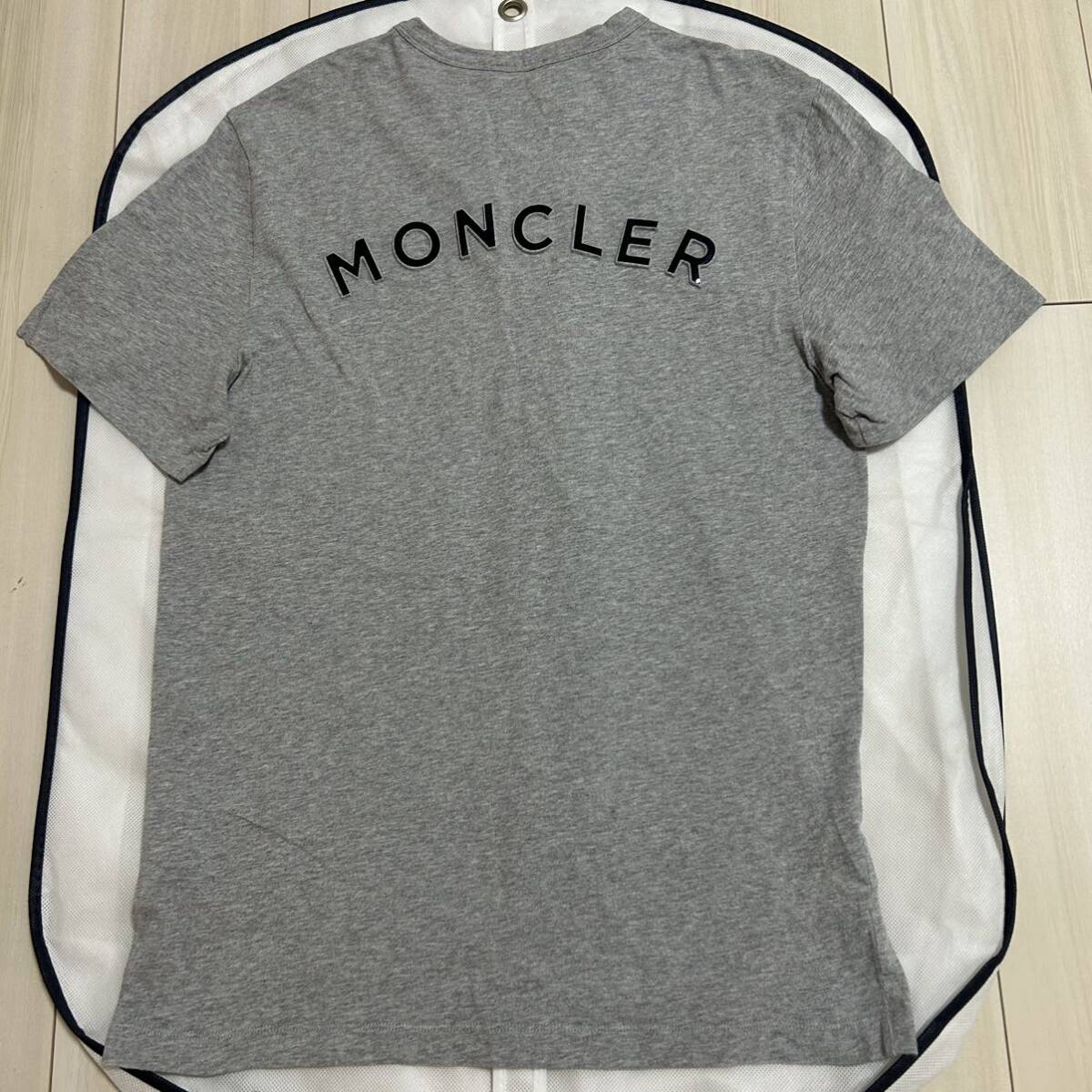 【最安値】MONCLER モンクレール　ラバーワッペン半袖Tシャツ　グレー　M_画像2