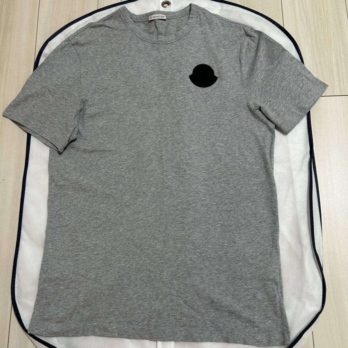 【最安値】MONCLER モンクレール　ラバーワッペン半袖Tシャツ　グレー　M_画像3