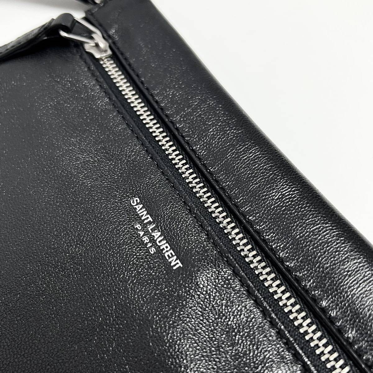 新品 サンローラン RFID搭載 正規 Saint Laurent レザー フラット ポーチ シド 黒 ミニ ショルダー バッグ ネック クロスボディ サコッシュ