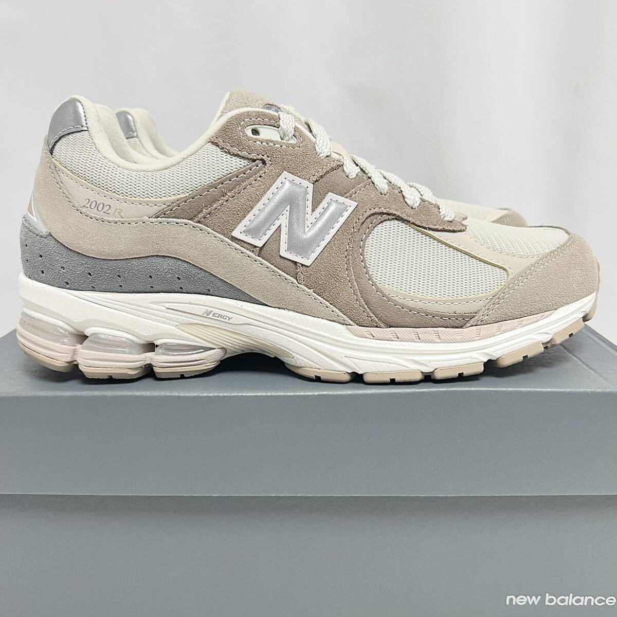 25cm 新品 ニューバランス 2002R ベージュ NEWBALANCE 2002 25cm 新品 ニューバランス 2002R ベージュ NEWBALANCE 2002